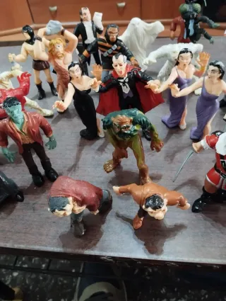 Colección  Completa 24 + 3  Figura Super Monstruos