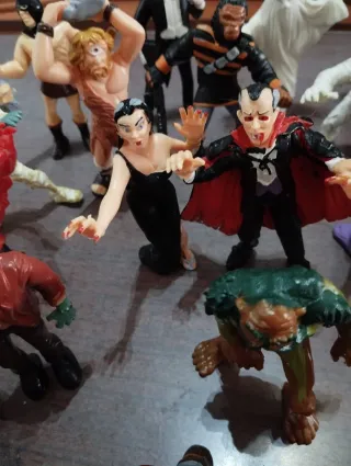 Colección  Completa 24 + 3  Figura Super Monstruos