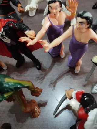 Colección  Completa 24 + 3  Figura Super Monstruos