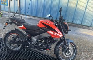 Bajaj Pulsar 125 CC Moto naked