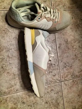 Tenis de cordones y varios colores pastel