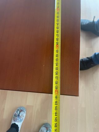 Mesa de comedor y cuatro sillas