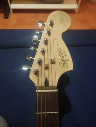 Guitarra Eléctrica Squier by Fender