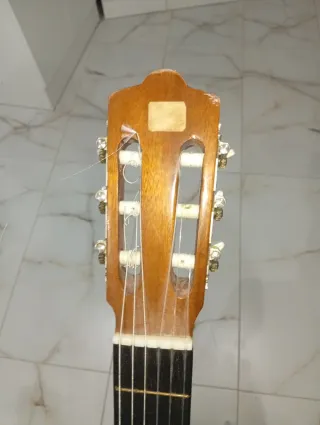 Guitarra Clásica Madera Barnizada