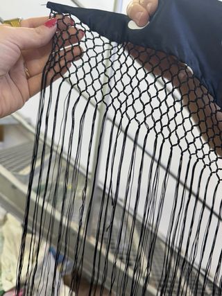 Manton de lunares negro con flecos