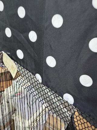 Manton de lunares negro con flecos