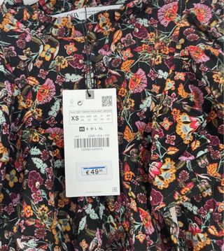 Vestido Zara floral talla XS