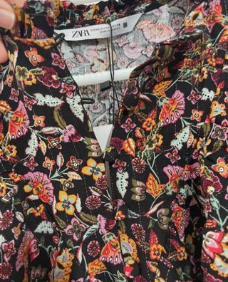 Vestido Zara floral talla XS