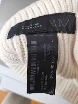 Gorro Zara beige tejido