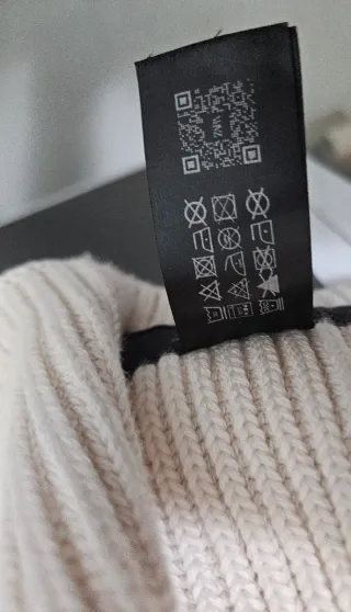 Gorro Zara beige tejido