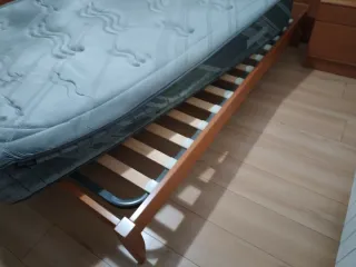 Cama matrimonio + mesitas + colchón