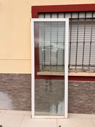 2 Ventanas de Cristal . 1 perfecta la otra usada