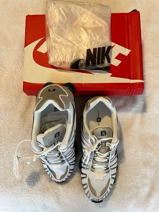 Nike Shox Preto e Branco