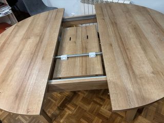 Mesa redonda extensible madera en perfecto estado.
