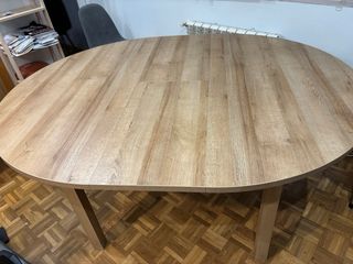 Mesa redonda extensible madera en perfecto estado.