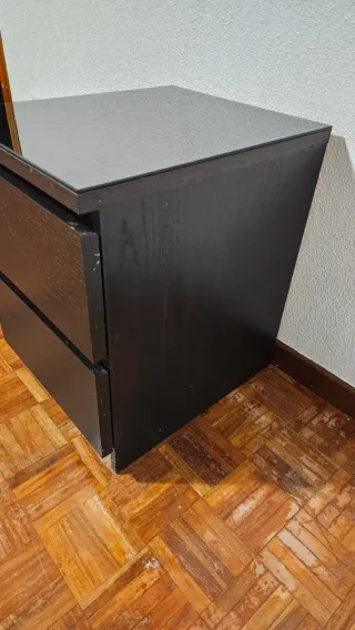 Mesita de noche con 2 cajones