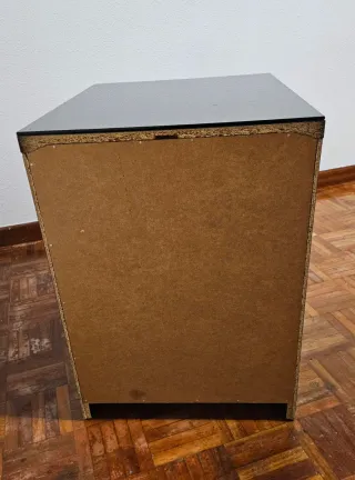 Mesita de noche con 2 cajones