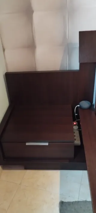 Armazón de cama+ 2 mesitas + 1 cómoda