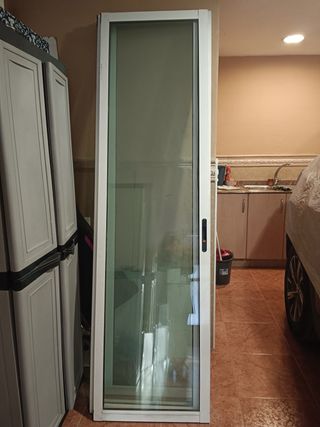 4 puertas de ventanal de balcón.