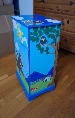 Mueble infantil azul con cajón y puerta