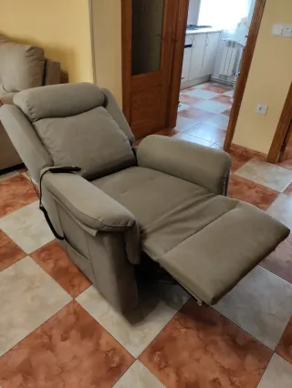 Sillón relax beige accionamiento eléctrico sin usa
