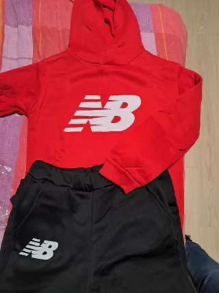 Chándal niño NB rojo y negro
