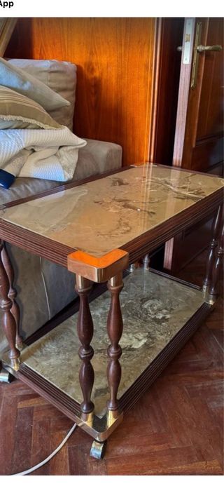 Tavolo ausiliario in legno e marmo con ruote