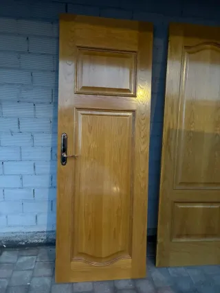 Puertas de madera maciza