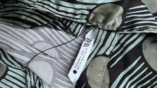 Traje camisa, pantalón verde y negro