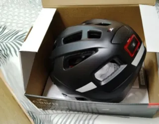Casco Crivit con luz trasera Nuevo