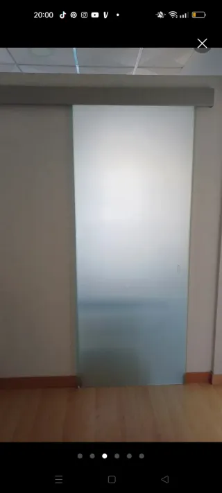 Puerta corredera de cristal esmerilado
