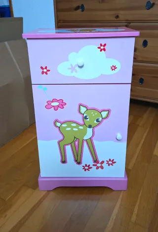 Mueble infantil rosa con cajón y puerta