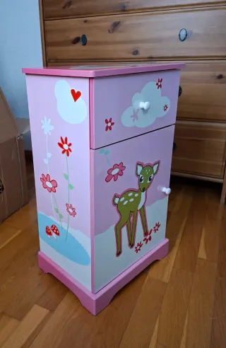 Mueble infantil rosa con cajón y puerta