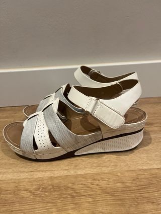 Sandalias beig marca Prisska talla 38