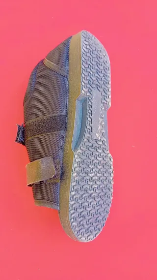 Zapatilla ortopédica escayola negra