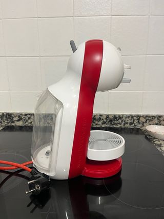 Cafetera Dolce Gusto Mini Me Roja con accesorio