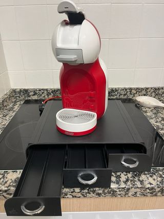 Cafetera Dolce Gusto Mini Me Roja con accesorio