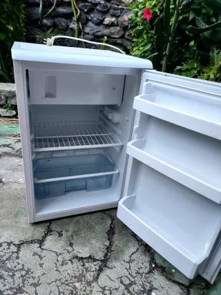 Frigorífico pequeño marca Beko, 54 x 56 fondo x 84