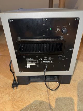 Subwoofer Yamaha modelo YST-SW030