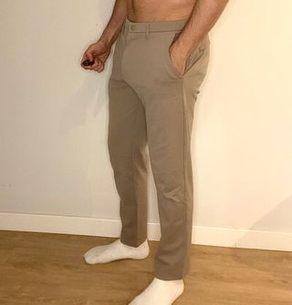 Pantalón chino elástico Uniqlo beige