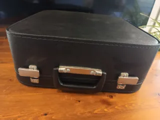 Máquina de escribir Erika con maletín