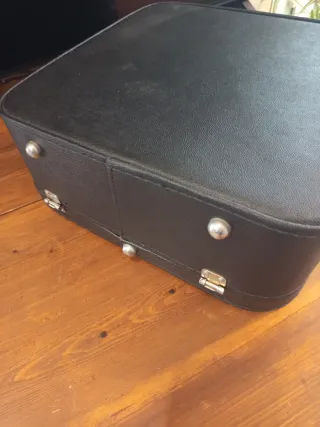 Máquina de escribir Erika con maletín