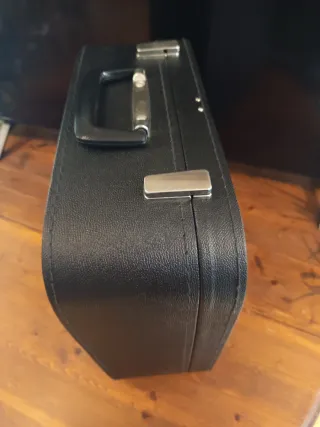 Máquina de escribir Erika con maletín