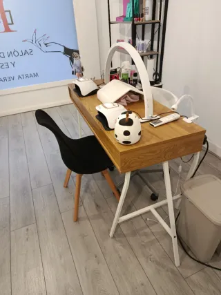 Mesa escritorio madera y blanco