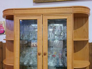 VITRINA DE MADERA Y RATAN