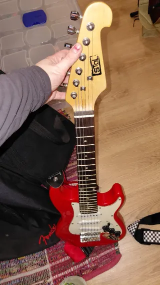 Guitarra Eléctrica Pequeña Roja