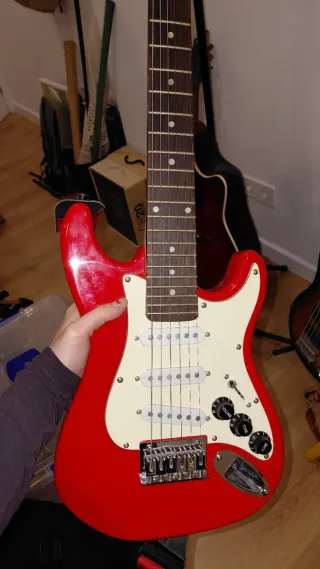 Guitarra Eléctrica Pequeña Roja