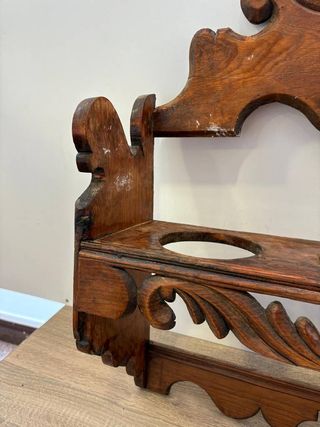 ESTANTERÍA DE MADERA TALLADA