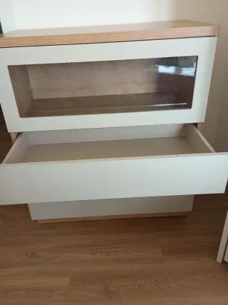 Vitrina con puerta de cristal abatible y 2 cajones