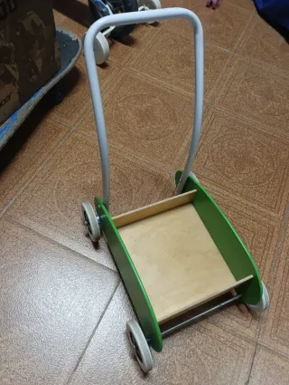 Andador infantil Ikea madera y metal